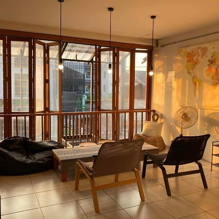 Happynest Hostel Chiang Rai Bagian luar foto