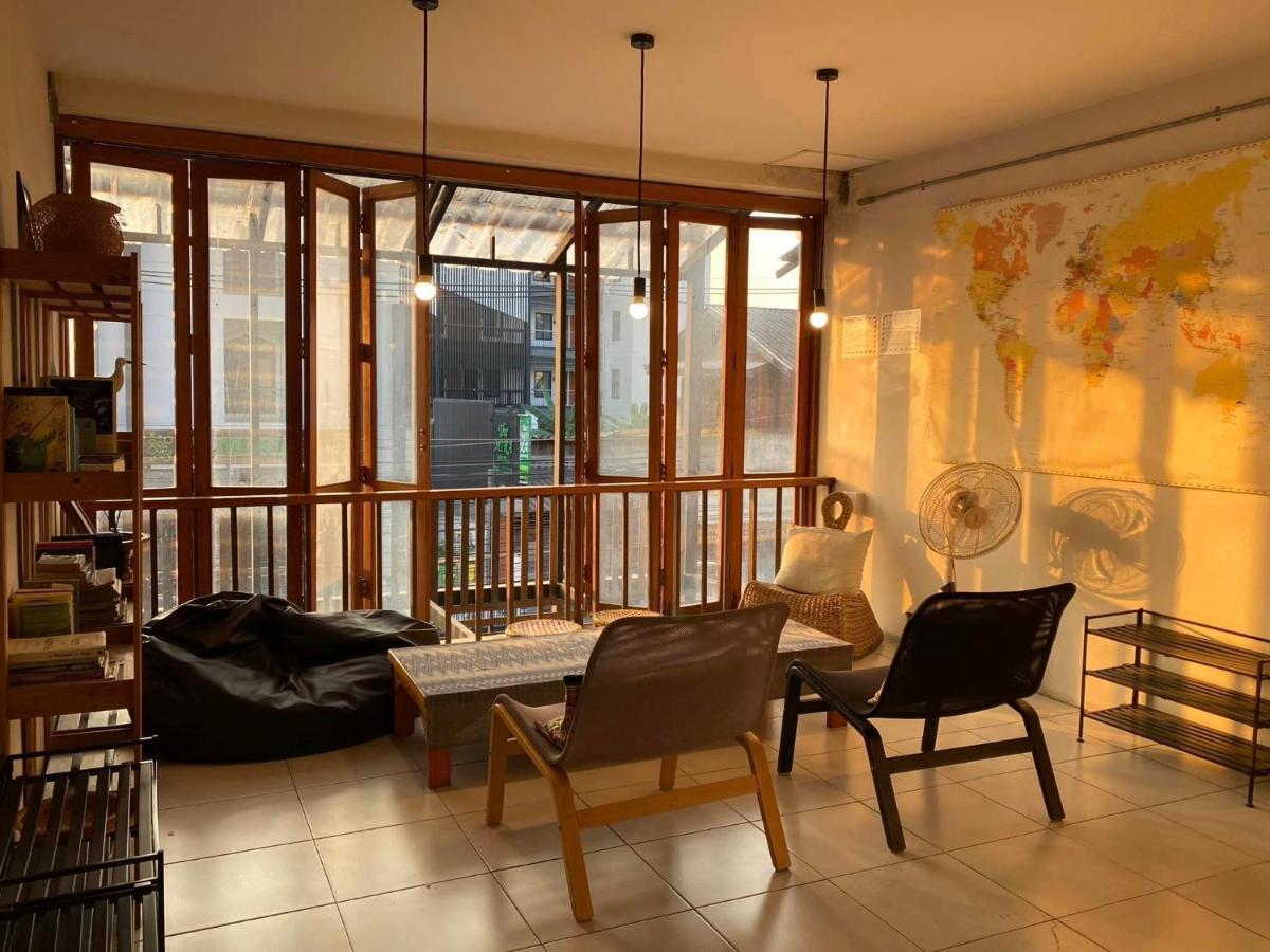 Happynest Hostel Chiang Rai Bagian luar foto