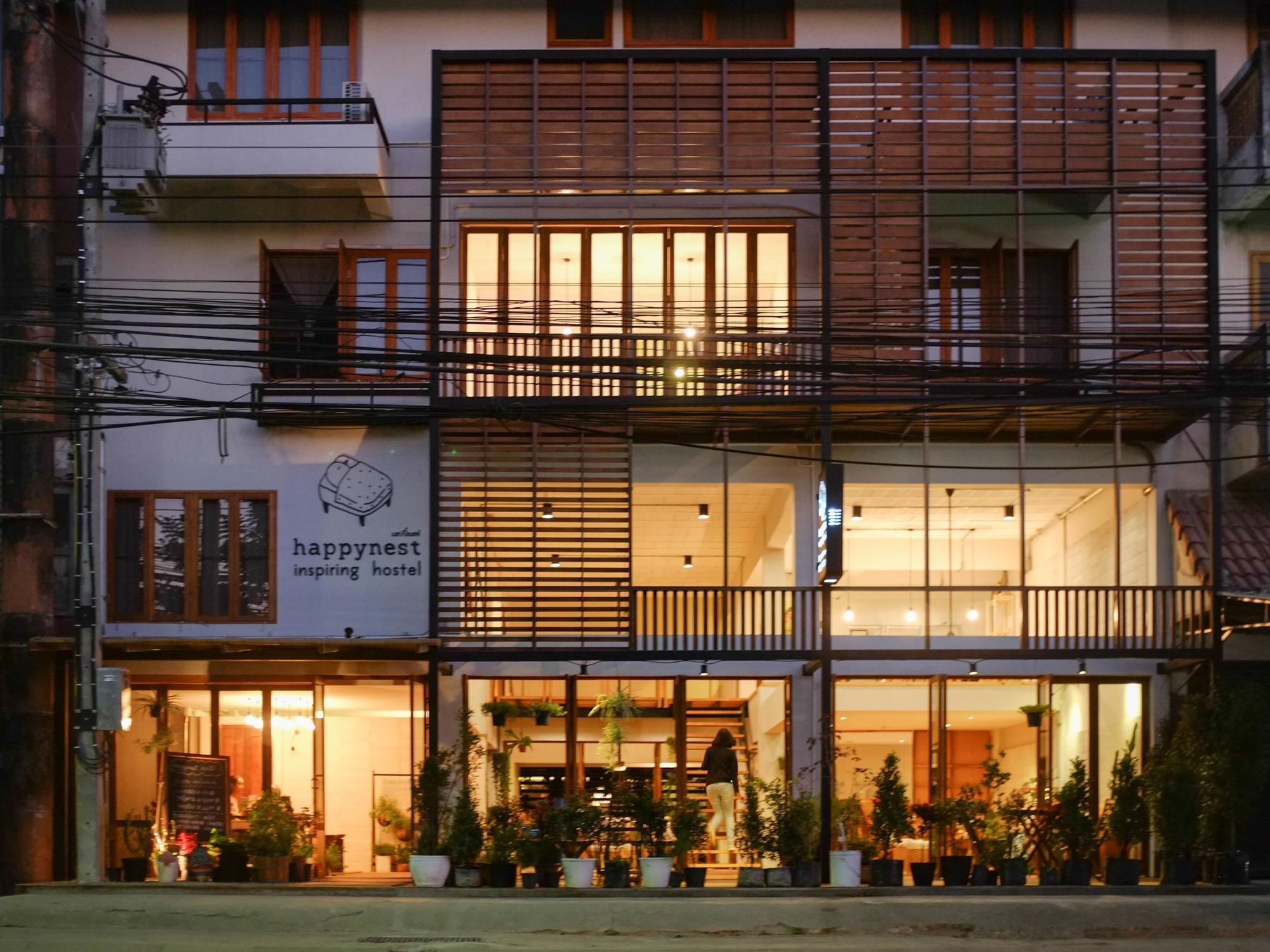 Happynest Hostel Chiang Rai Bagian luar foto