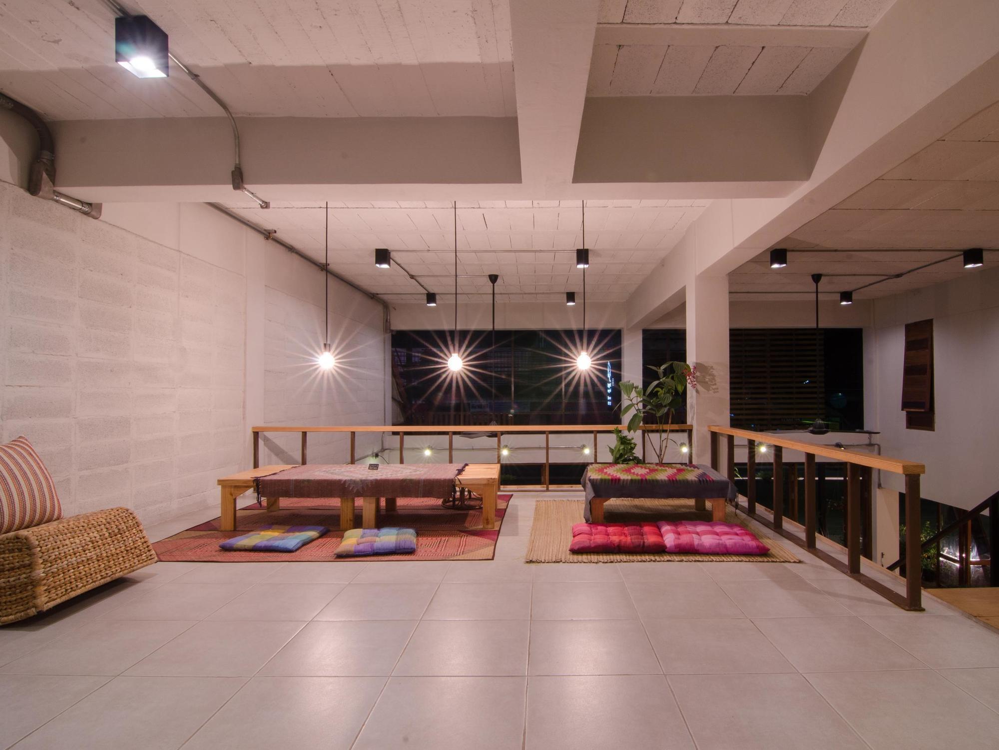 Happynest Hostel Chiang Rai Bagian luar foto