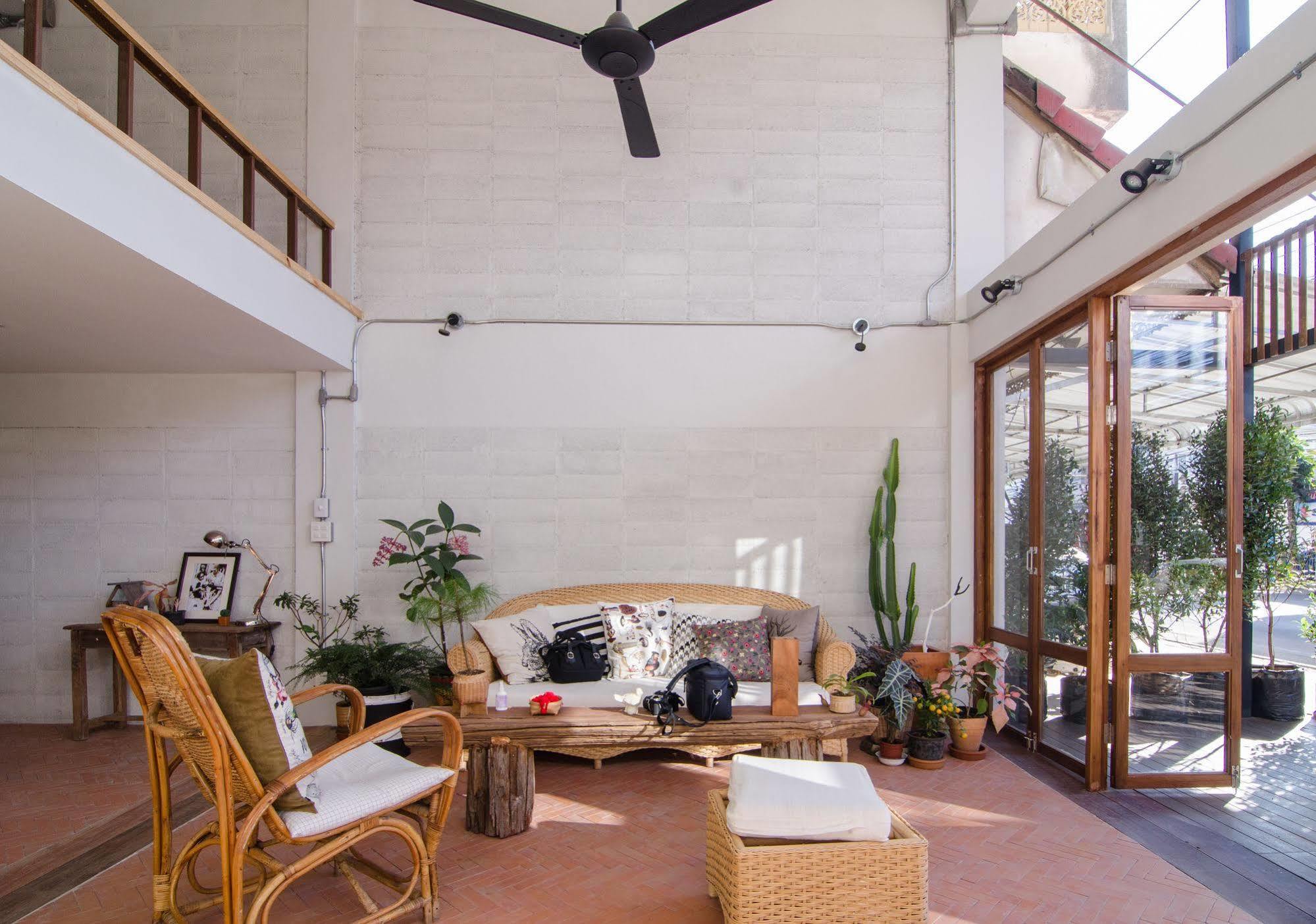 Happynest Hostel Chiang Rai Bagian luar foto
