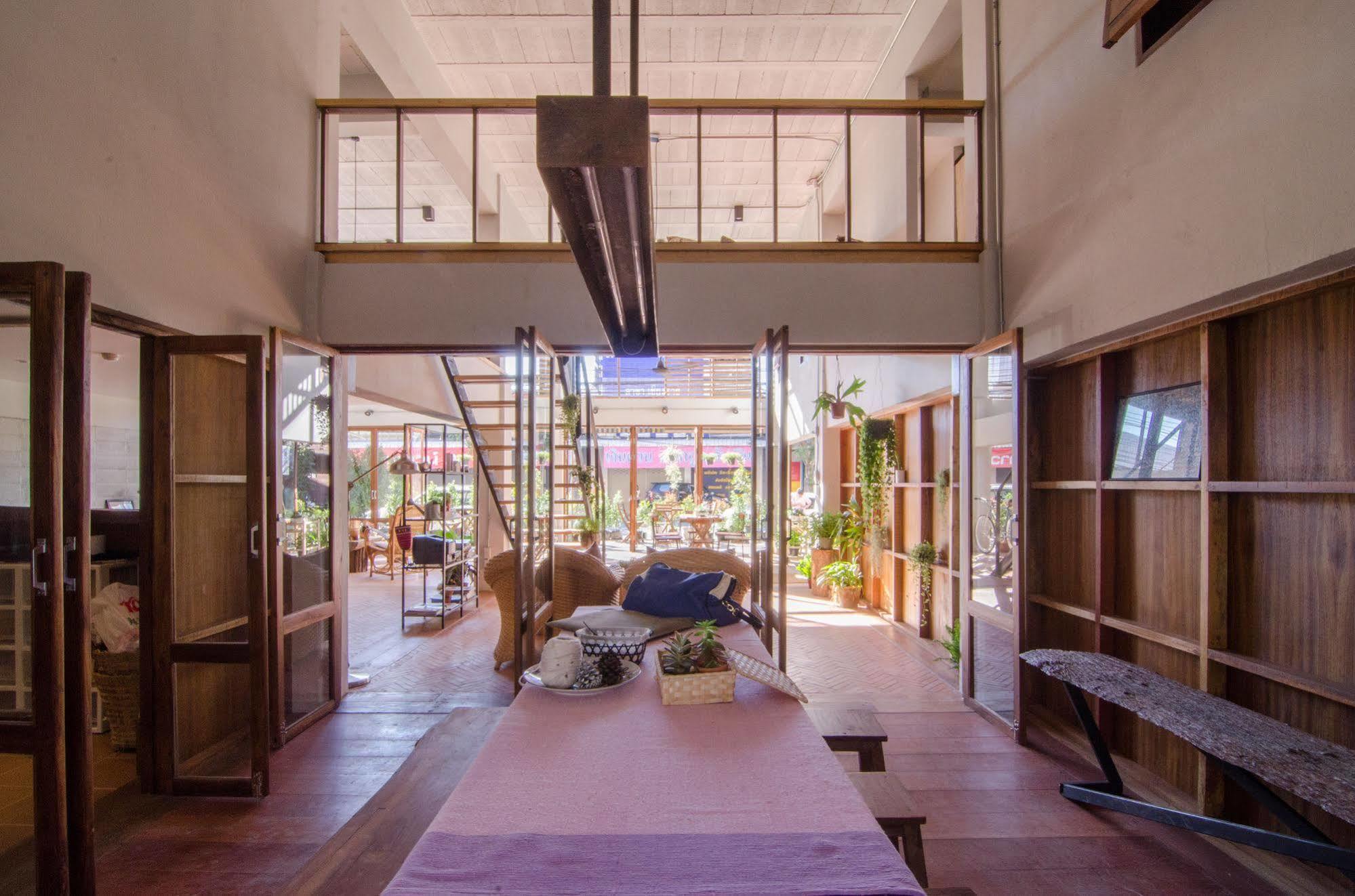Happynest Hostel Chiang Rai Bagian luar foto