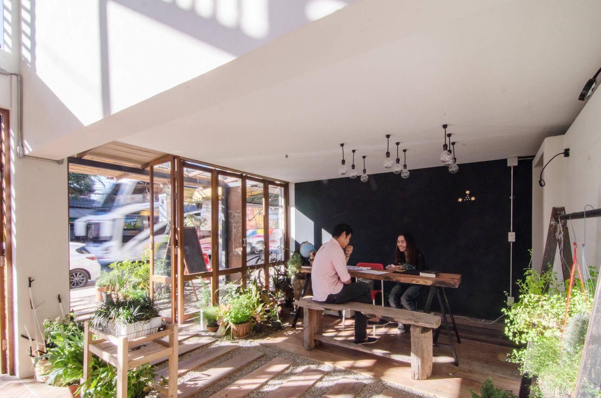 Happynest Hostel Chiang Rai Bagian luar foto